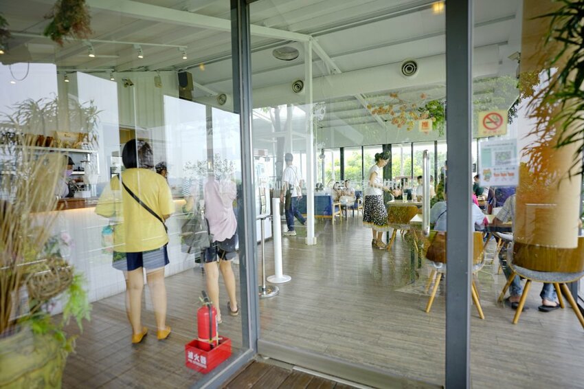 食記|台南玉井 魔法森林景觀咖啡小餐館 森林環繞、玻璃天空步道 台南景觀餐廳推薦! - 奇奇一起玩樂趣