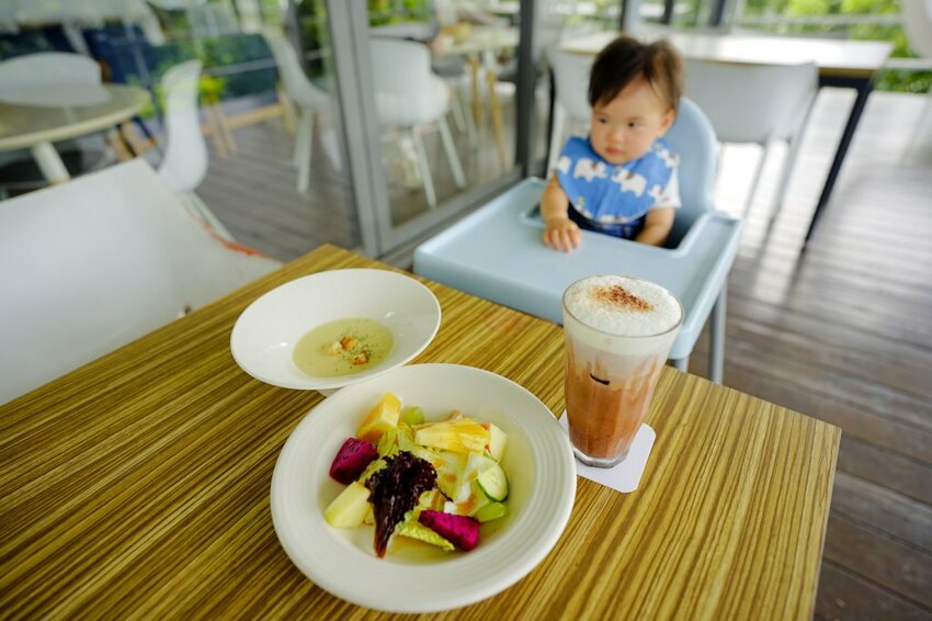 食記|台南玉井 魔法森林景觀咖啡小餐館 森林環繞、玻璃天空步道 台南景觀餐廳推薦! - 奇奇一起玩樂趣