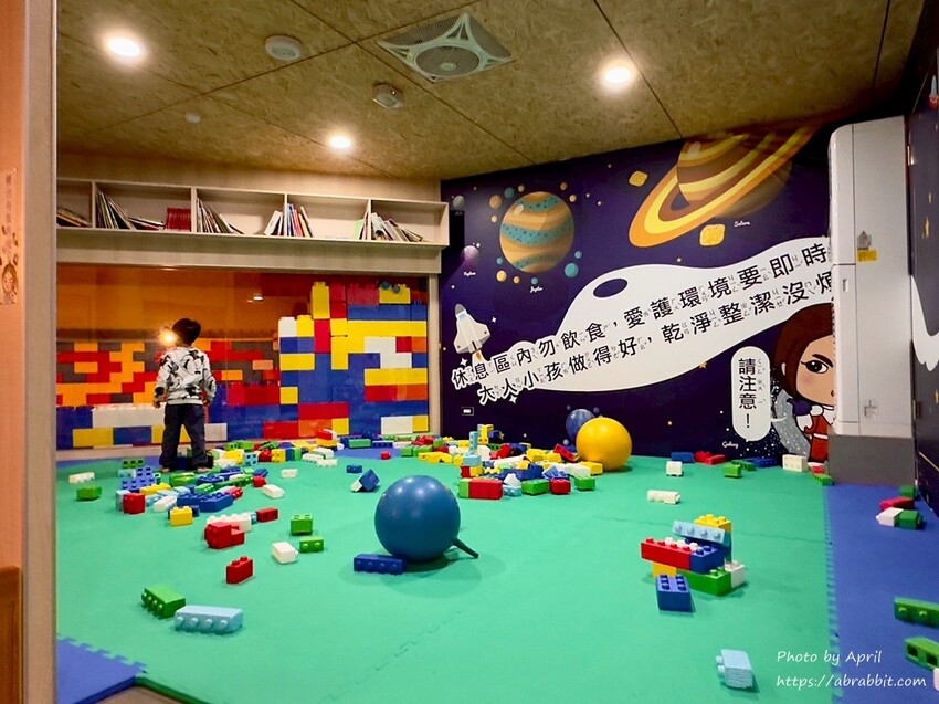 台中親子餐廳推薦!丹水滾鍋物總店親子友善,有遊戲區的吃到飽火鍋店。