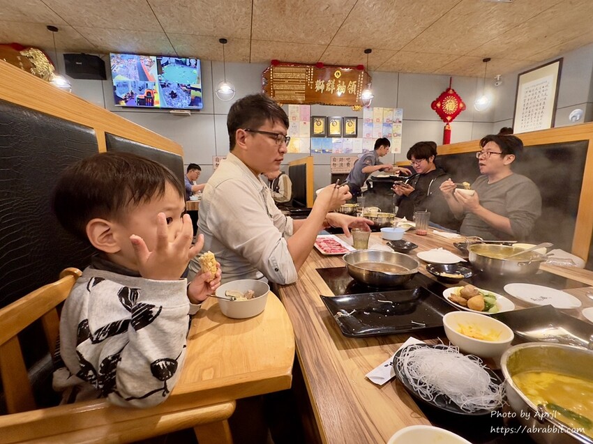 台中親子餐廳推薦!丹水滾鍋物總店親子友善,有遊戲區的吃到飽火鍋店。