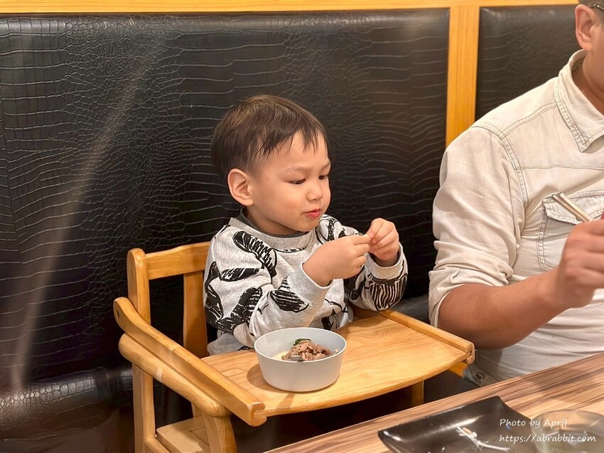 台中親子餐廳推薦!丹水滾鍋物總店親子友善,有遊戲區的吃到飽火鍋店。