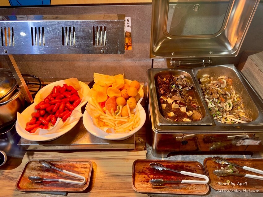 台中親子餐廳推薦!丹水滾鍋物總店親子友善,有遊戲區的吃到飽火鍋店。