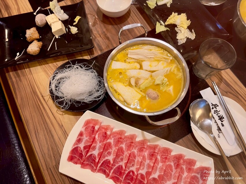 台中親子餐廳推薦!丹水滾鍋物總店親子友善,有遊戲區的吃到飽火鍋店。