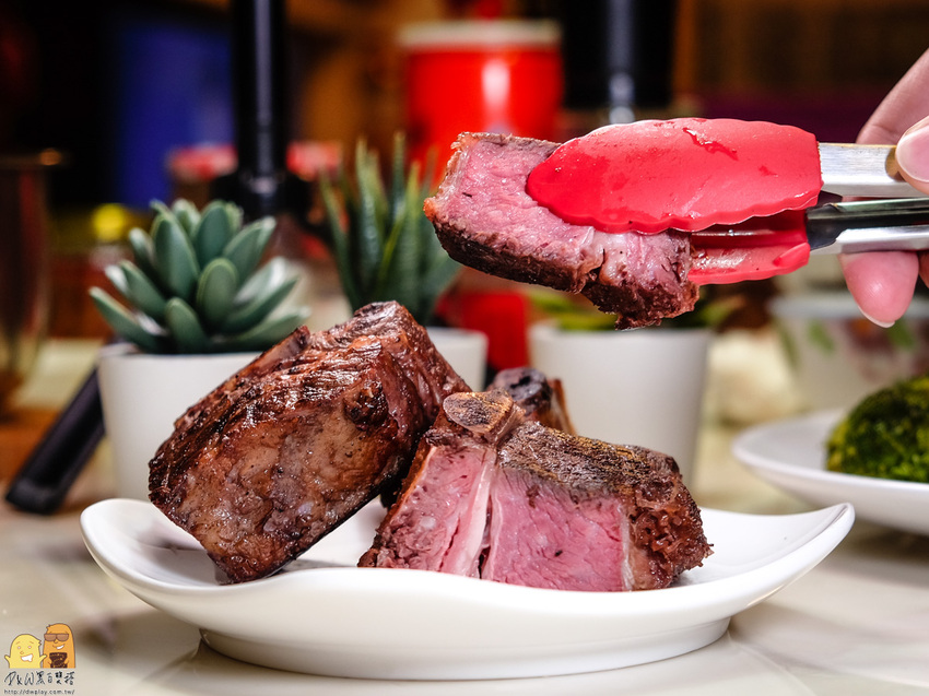 阿根廷烤牛肉推薦必買！直接加熱直接吃！燻香之祭帶骨柴燻牛小排，料理白癡也可5分鐘上桌 - D&W-黑白雙搭-國內美食旅遊|情侶約會景點|生活3C開箱