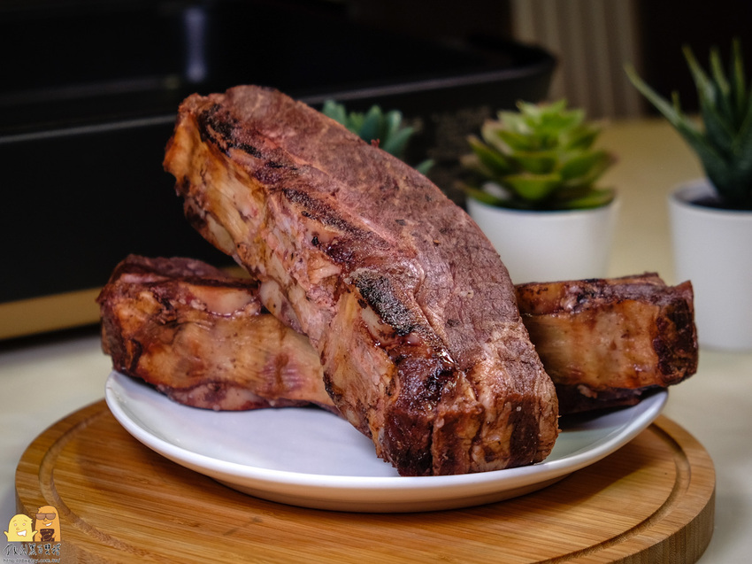 阿根廷烤牛肉推薦必買！直接加熱直接吃！燻香之祭帶骨柴燻牛小排，料理白癡也可5分鐘上桌 - D&W-黑白雙搭-國內美食旅遊|情侶約會景點|生活3C開箱