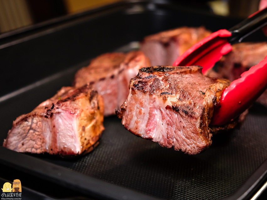 阿根廷烤牛肉推薦必買！直接加熱直接吃！燻香之祭帶骨柴燻牛小排，料理白癡也可5分鐘上桌 - D&W-黑白雙搭-國內美食旅遊|情侶約會景點|生活3C開箱