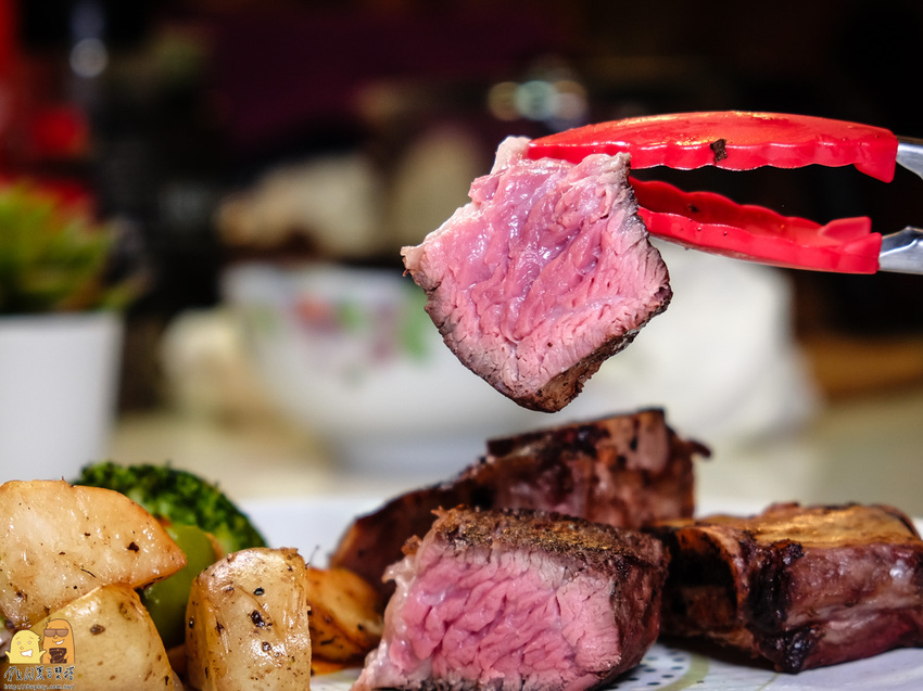 阿根廷烤牛肉推薦必買！直接加熱直接吃！燻香之祭帶骨柴燻牛小排，料理白癡也可5分鐘上桌 - D&W-黑白雙搭-國內美食旅遊|情侶約會景點|生活3C開箱