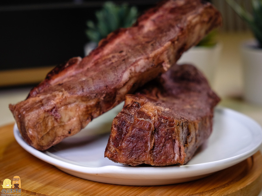 阿根廷烤牛肉推薦必買！直接加熱直接吃！燻香之祭帶骨柴燻牛小排，料理白癡也可5分鐘上桌 - D&W-黑白雙搭-國內美食旅遊|情侶約會景點|生活3C開箱