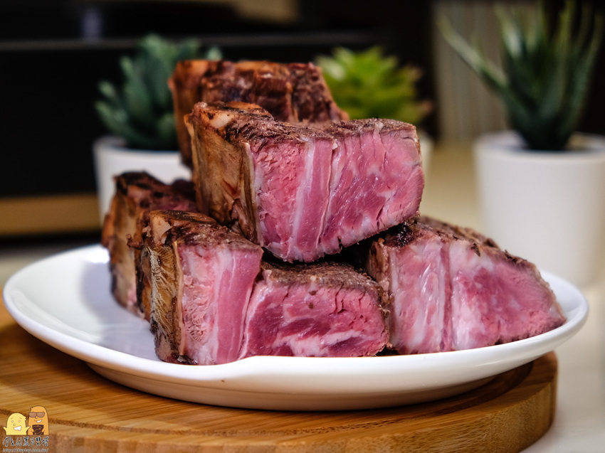 阿根廷烤牛肉推薦必買！直接加熱直接吃！燻香之祭帶骨柴燻牛小排，料理白癡也可5分鐘上桌 - D&W-黑白雙搭-國內美食旅遊|情侶約會景點|生活3C開箱