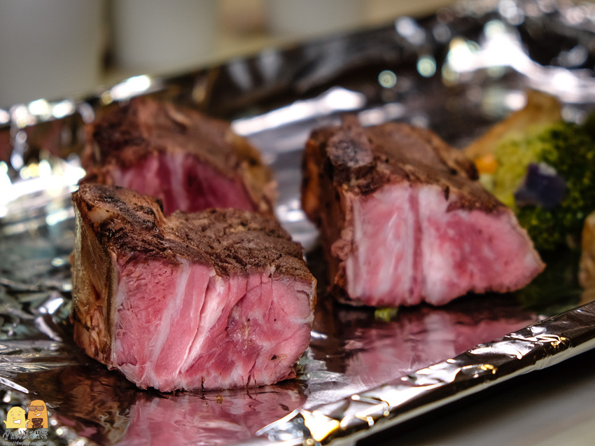 阿根廷烤牛肉推薦必買！直接加熱直接吃！燻香之祭帶骨柴燻牛小排，料理白癡也可5分鐘上桌 - D&W-黑白雙搭-國內美食旅遊|情侶約會景點|生活3C開箱