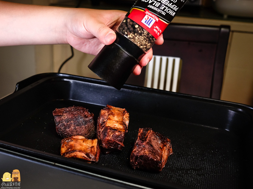 阿根廷烤牛肉推薦必買！直接加熱直接吃！燻香之祭帶骨柴燻牛小排，料理白癡也可5分鐘上桌 - D&W-黑白雙搭-國內美食旅遊|情侶約會景點|生活3C開箱
