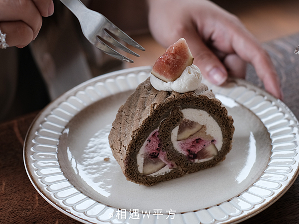 【宜蘭美食】Tasweet手作燒菓子 羅東歐式城堡 看著整排落羽松 吃鄉村甜點生乳捲 必吃脆皮蛋糕水果捲 無花果 蒙布朗 (7)
