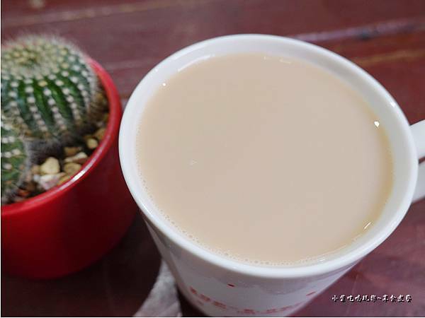 豆乳紅茶-早點初發中和店 (2).jpg