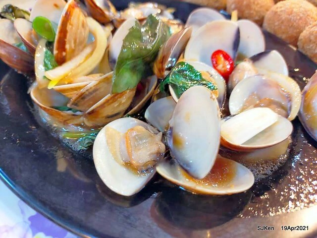 「988生猛海鮮餐廳」(Seafood restaurant), Keelung city,  Taiwan, Apr 19, 2021.