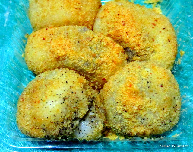 「桃園大溪蕭記客家麻糬」(Mochi, Taiwan traditional sweeten studio),  Taoyuang city, North Taiwan, Feb 12, 2021.