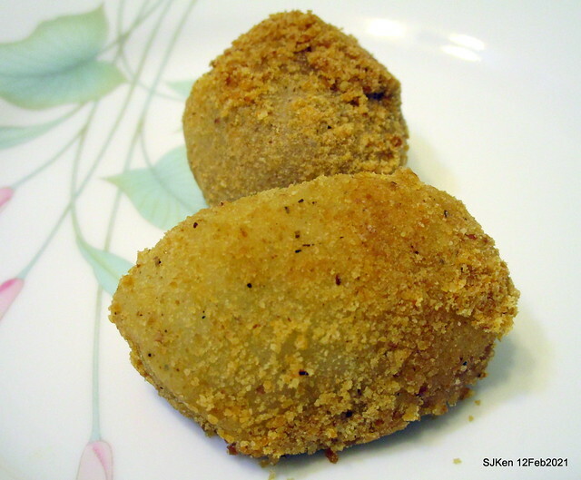 「桃園大溪蕭記客家麻糬」(Mochi, Taiwan traditional sweeten studio),  Taoyuang city, North Taiwan, Feb 12, 2021.