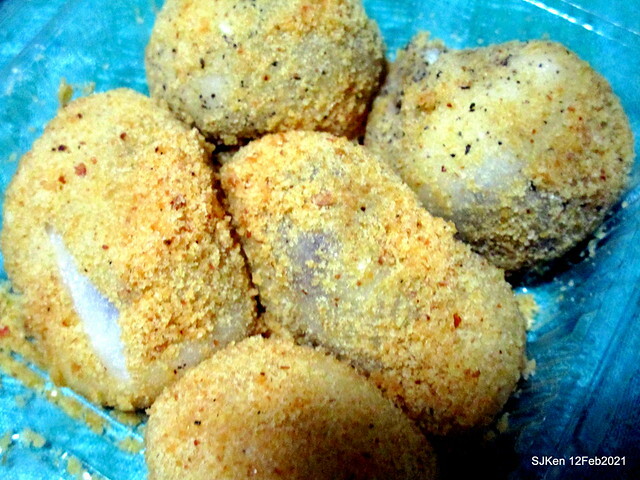 「桃園大溪蕭記客家麻糬」(Mochi, Taiwan traditional sweeten studio),  Taoyuang city, North Taiwan, Feb 12, 2021.