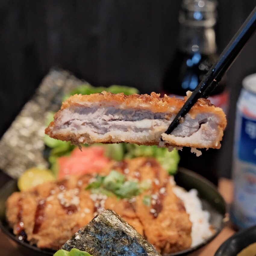 【三重美食推薦】牛丁次郎坊x深夜裡的和魂燒肉丼x三重支店～高CP值百元丼飯套餐、免費飲料、湯品、冰淇淋自助吧～三重平價丼飯必吃～