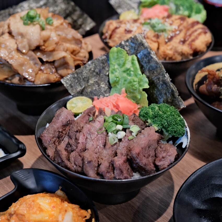 【三重美食推薦】牛丁次郎坊x深夜裡的和魂燒肉丼x三重支店～高CP值百元丼飯套餐、免費飲料、湯品、冰淇淋自助吧～三重平價丼飯必吃～
