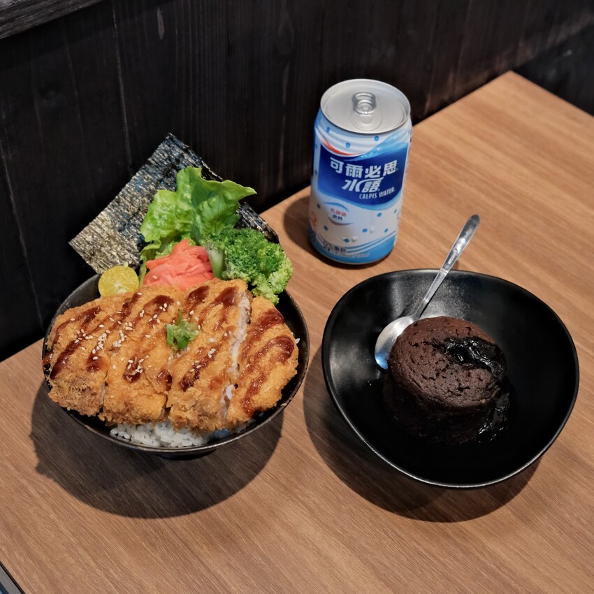 【三重美食推薦】牛丁次郎坊x深夜裡的和魂燒肉丼x三重支店～高CP值百元丼飯套餐、免費飲料、湯品、冰淇淋自助吧～三重平價丼飯必吃～