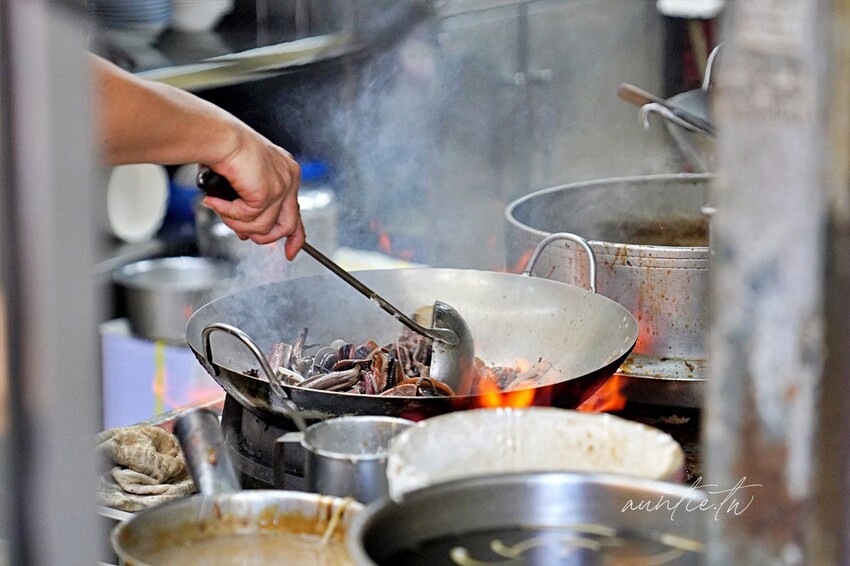 【台南】西區｜進福炒鱔魚專家，鑊氣超足大火炒鱔魚、超厚炒腰花，台南鱔魚意麵推薦