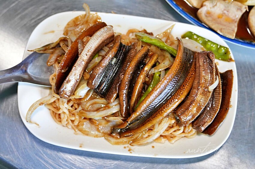 【台南】西區｜進福炒鱔魚專家，鑊氣超足大火炒鱔魚、超厚炒腰花，台南鱔魚意麵推薦