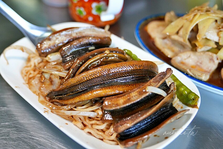 【台南】西區｜進福炒鱔魚專家，鑊氣超足大火炒鱔魚、超厚炒腰花，台南鱔魚意麵推薦