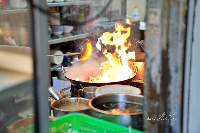 【台南】西區｜進福炒鱔魚專家，鑊氣超足大火炒鱔魚、超厚炒腰花，台南鱔魚意麵推薦