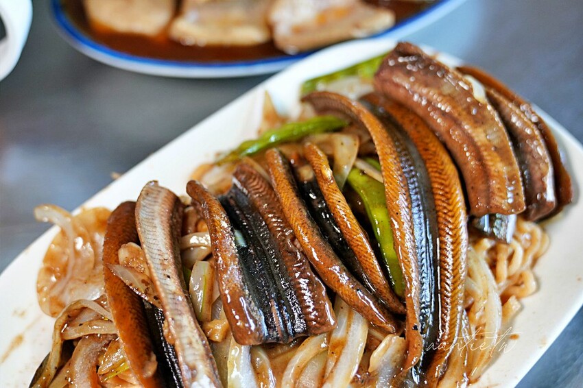 【台南】西區｜進福炒鱔魚專家，鑊氣超足大火炒鱔魚、超厚炒腰花，台南鱔魚意麵推薦