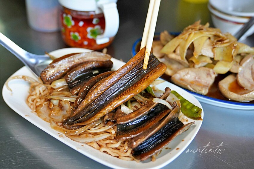 【台南】西區｜進福炒鱔魚專家，鑊氣超足大火炒鱔魚、超厚炒腰花，台南鱔魚意麵推薦