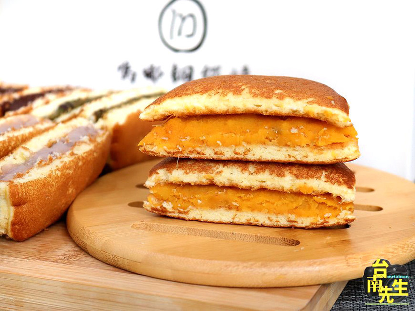 台南銅鑼燒／每日限量晚來買不到／當天備料現做／從行動單車賣到開店面／不含泡打粉、膨鬆劑、防腐劑／減糖製作吃得更健康