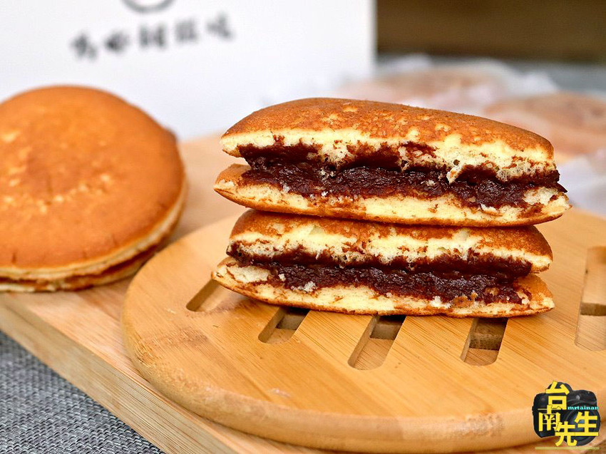 台南銅鑼燒／每日限量晚來買不到／當天備料現做／從行動單車賣到開店面／不含泡打粉、膨鬆劑、防腐劑／減糖製作吃得更健康