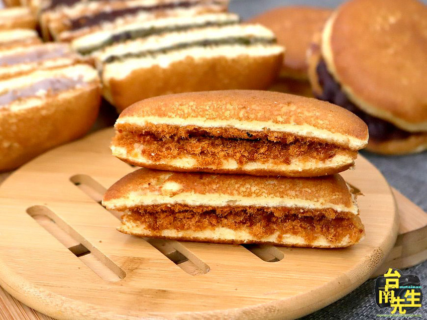 台南銅鑼燒／每日限量晚來買不到／當天備料現做／從行動單車賣到開店面／不含泡打粉、膨鬆劑、防腐劑／減糖製作吃得更健康