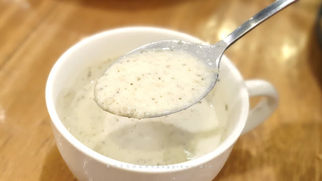 台北松江南京平價義大利麵-MM Cafe & Bar_佩吉王生活記事 台北松江南京平價義大利麵︱MM Cafe & Bar:美味蛤蜊義大利麵.無敵牽絲起司條.4.5分高CP值咖啡簡餐.包場.聚餐/四平商圈