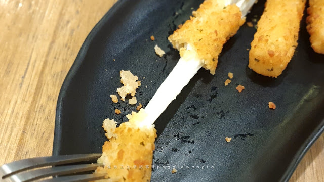 台北松江南京平價義大利麵-MM Cafe & Bar_佩吉王生活記事 台北松江南京平價義大利麵︱MM Cafe & Bar:美味蛤蜊義大利麵.無敵牽絲起司條.4.5分高CP值咖啡簡餐.包場.聚餐/四平商圈