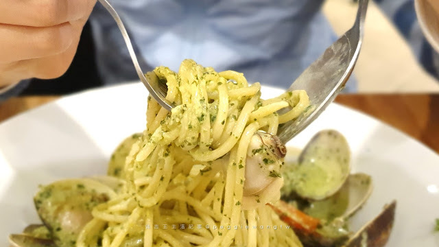 台北松江南京平價義大利麵-MM Cafe & Bar_佩吉王生活記事 台北松江南京平價義大利麵︱MM Cafe & Bar:美味蛤蜊義大利麵.無敵牽絲起司條.4.5分高CP值咖啡簡餐.包場.聚餐/四平商圈