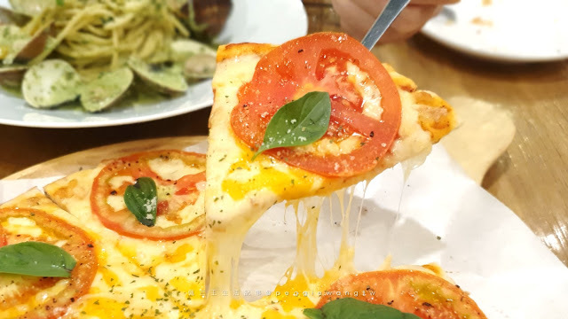 台北松江南京平價義大利麵-MM Cafe & Bar_佩吉王生活記事 台北松江南京平價義大利麵︱MM Cafe & Bar:美味蛤蜊義大利麵.無敵牽絲起司條.4.5分高CP值咖啡簡餐.包場.聚餐/四平商圈