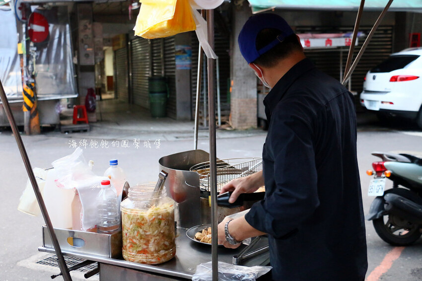 七堵無名臭豆腐|50年老店、在地熱門排隊小吃、菜單價位