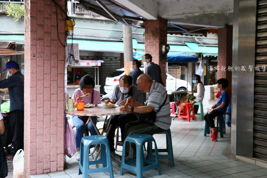 七堵無名臭豆腐|50年老店、在地熱門排隊小吃、菜單價位