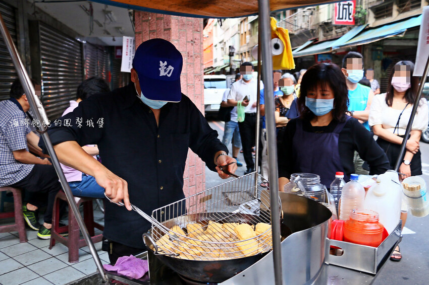 七堵無名臭豆腐|50年老店、在地熱門排隊小吃、菜單價位