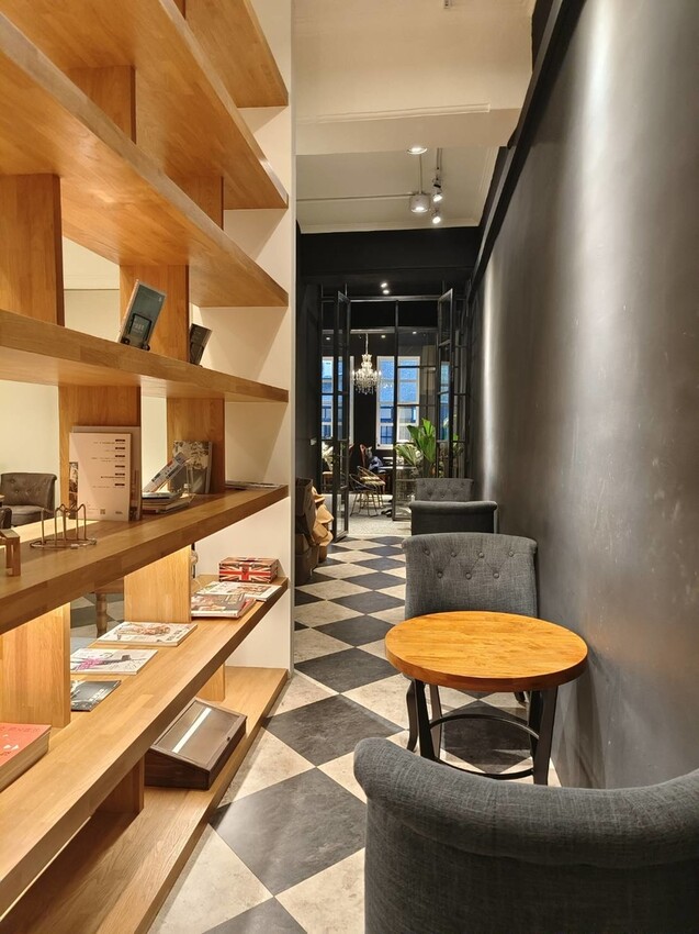 17628.jpg - 【台北.中山】赤峰街老宅獨立書店+咖啡館。浮光vs春秋咖啡館書店來杯熱拿鐵+甜點