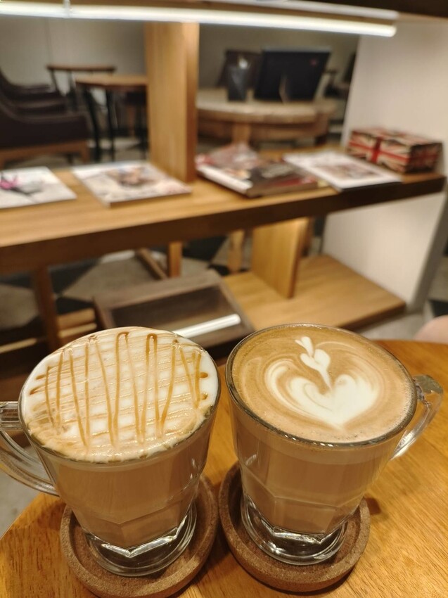 17445.jpg - 【台北.中山】赤峰街老宅獨立書店+咖啡館。浮光vs春秋咖啡館書店來杯熱拿鐵+甜點