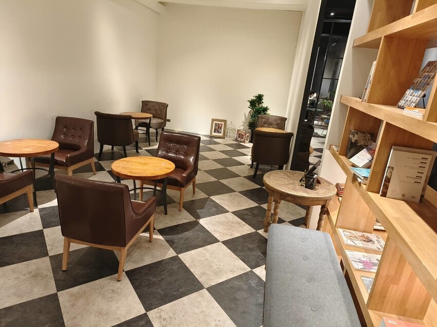 17629.jpg - 【台北.中山】赤峰街老宅獨立書店+咖啡館。浮光vs春秋咖啡館書店來杯熱拿鐵+甜點