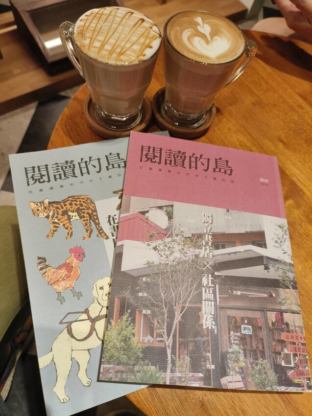 17620.jpg - 【台北.中山】赤峰街老宅獨立書店+咖啡館。浮光vs春秋咖啡館書店來杯熱拿鐵+甜點