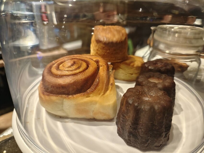 17623.jpg - 【台北.中山】赤峰街老宅獨立書店+咖啡館。浮光vs春秋咖啡館書店來杯熱拿鐵+甜點