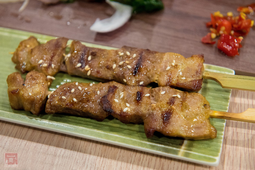 【臺南美食】首推泰式串燒|必點海鮮炒飯.炸豬皮等|泰式晚餐及消夜|永康小酌名店|泰式冰淇淋免費吃|臺南市立圖書館新總館晚餐.消夜~~泰式幽靈串燒-永康店 - 南人幫