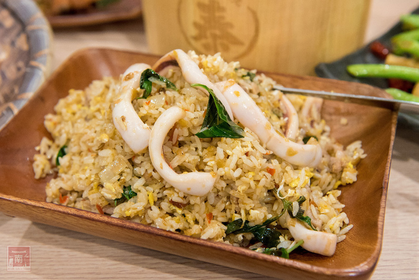 【臺南美食】首推泰式串燒|必點海鮮炒飯.炸豬皮等|泰式晚餐及消夜|永康小酌名店|泰式冰淇淋免費吃|臺南市立圖書館新總館晚餐.消夜~~泰式幽靈串燒-永康店 - 南人幫