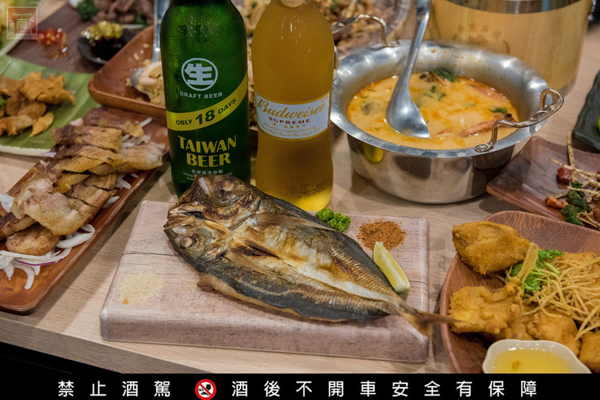 【臺南美食】首推泰式串燒|必點海鮮炒飯.炸豬皮等|泰式晚餐及消夜|永康小酌名店|泰式冰淇淋免費吃|臺南市立圖書館新總館晚餐.消夜~~泰式幽靈串燒-永康店 - 南人幫