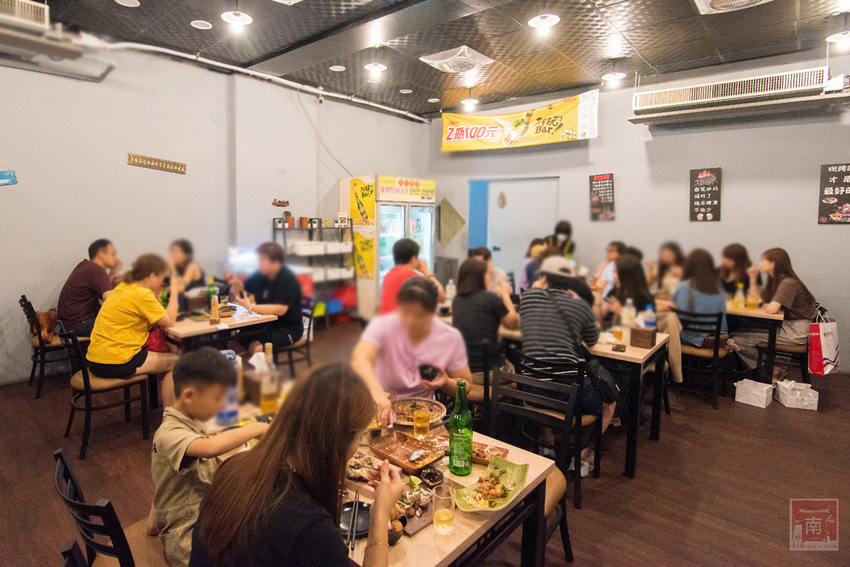 【臺南美食】首推泰式串燒|必點海鮮炒飯.炸豬皮等|泰式晚餐及消夜|永康小酌名店|泰式冰淇淋免費吃|臺南市立圖書館新總館晚餐.消夜~~泰式幽靈串燒-永康店 - 南人幫