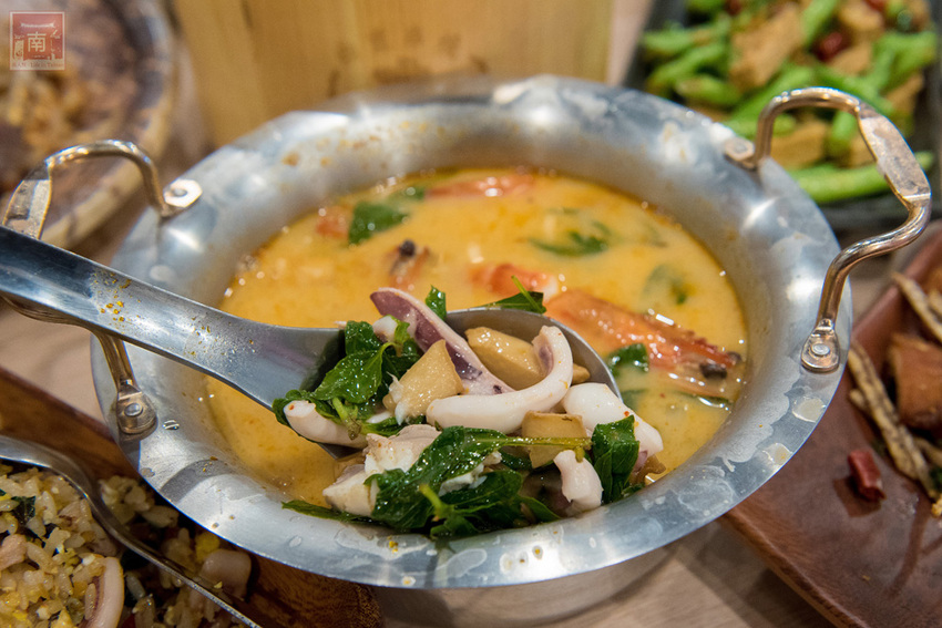 【臺南美食】首推泰式串燒|必點海鮮炒飯.炸豬皮等|泰式晚餐及消夜|永康小酌名店|泰式冰淇淋免費吃|臺南市立圖書館新總館晚餐.消夜~~泰式幽靈串燒-永康店 - 南人幫